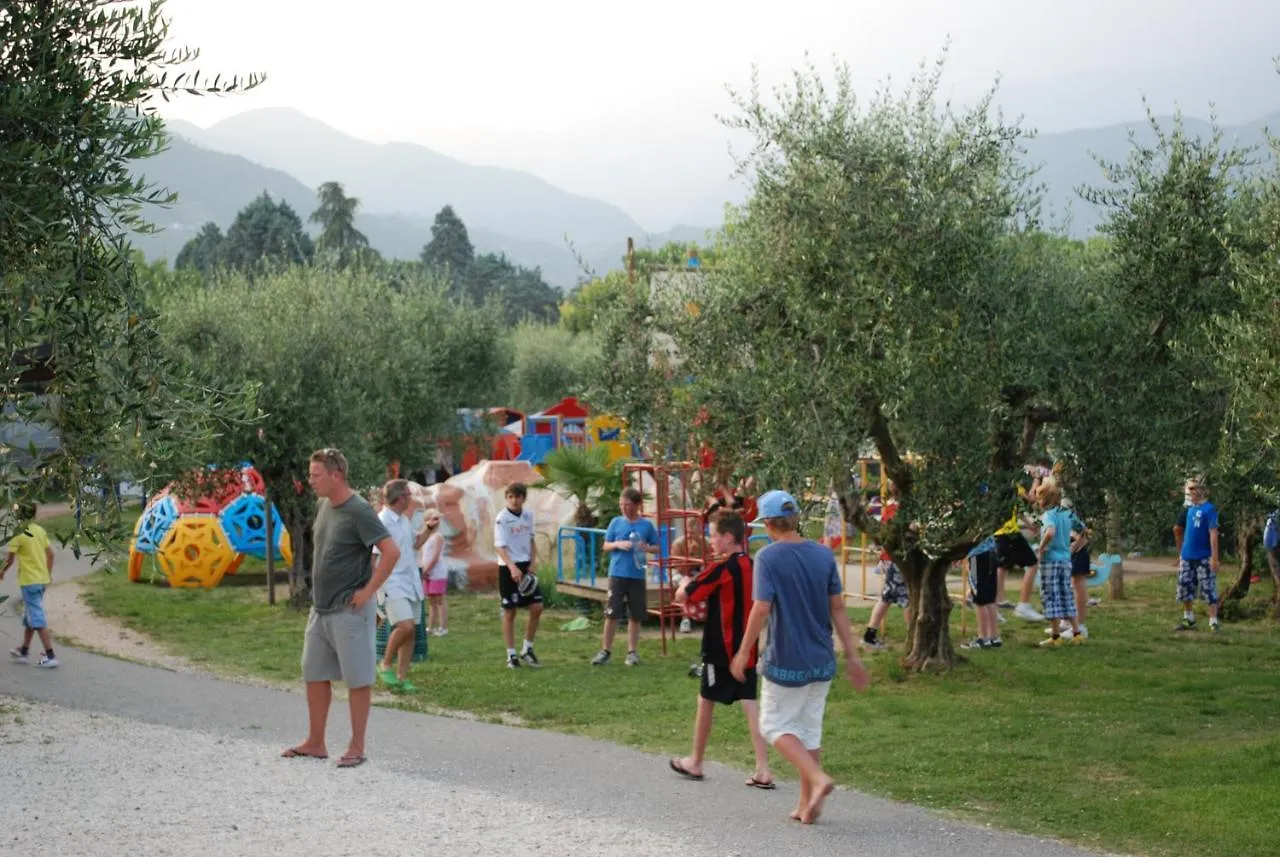 Happy Camp Mobile Homes In Villaggio Turistico Internazionale Eden San Felice del Benaco Campsite